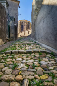 The parish church of Notre Dame de Pitié dates back to the 13th century and was built in rural gothic architecture. Puissalicon belongs to the type of circulades - round villages. The parish church of Notre Dame de Pitié dates back to the 13th century and was built in rural gothic architecture. Puissalicon belongs to the type of circulades - round villages.